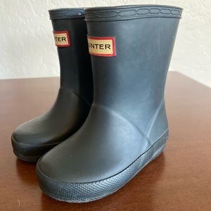 TODDLER HUNtER RAIN BOOTS size 4